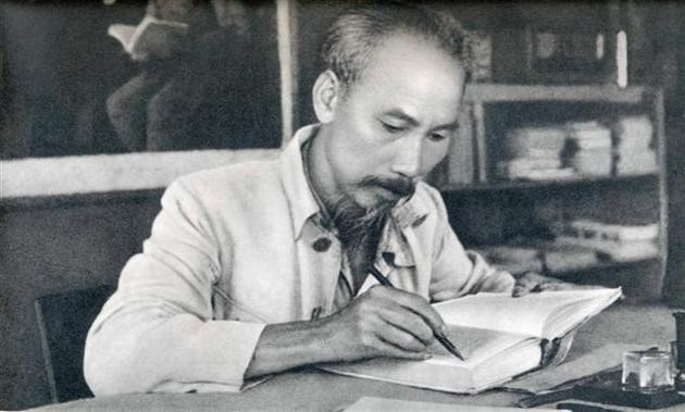 Kỷ Niệm 128 Năm Ngày Sinh Chủ Tịch Hồ Chí Minh (19/5/1890 – 19/5/2018): Bác  Hồ Với Việc Đọc Sách Báo